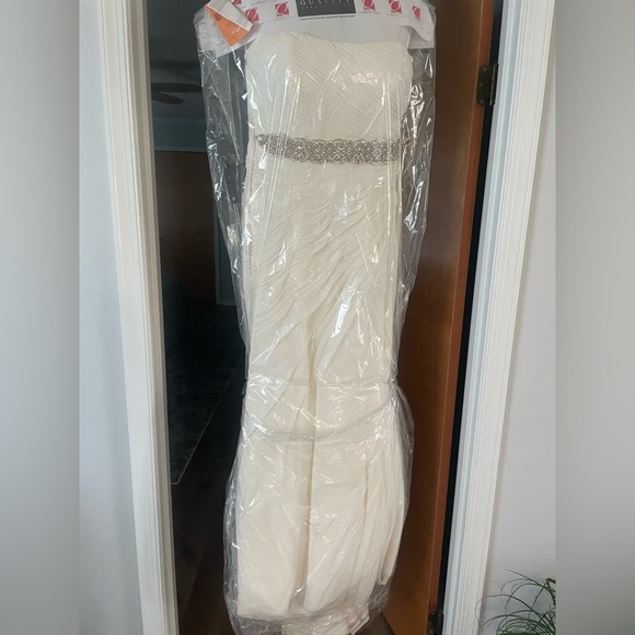 Dresses & Skirts - Size 12 ivory strapless wedding dress